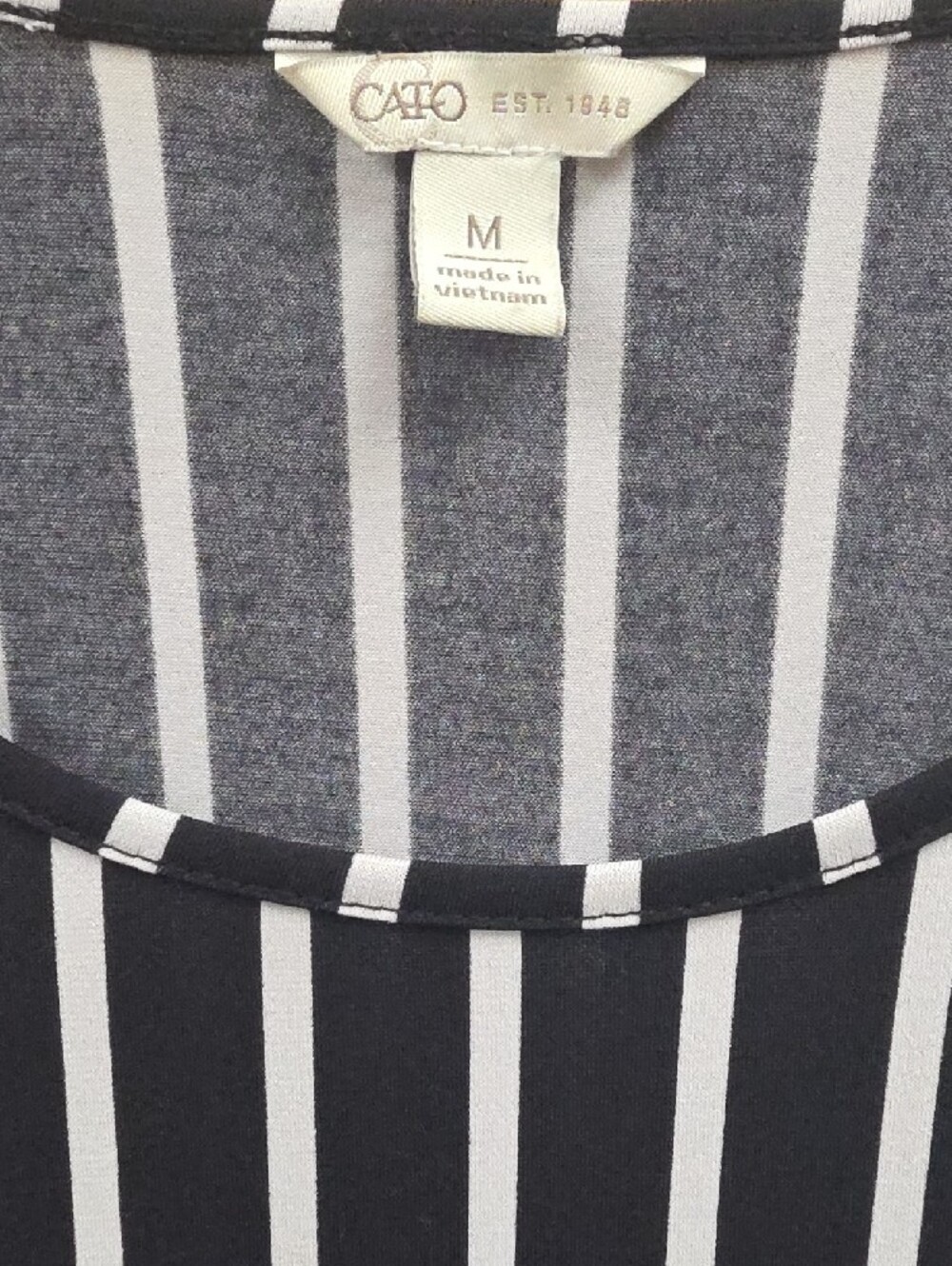 Black &‎ White Striped Knot-Front Women's Top - Picture 2 of 5
